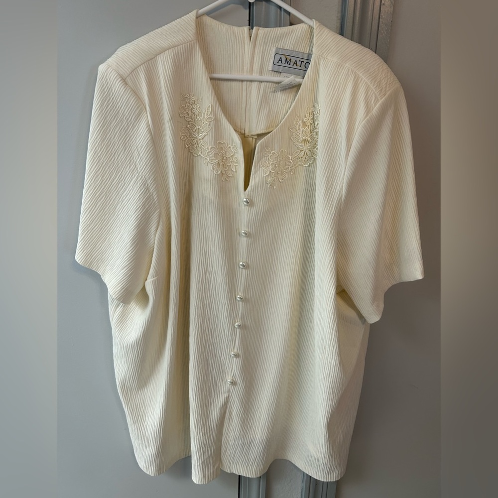 Amato Skirt Suit combo 34W cream colored